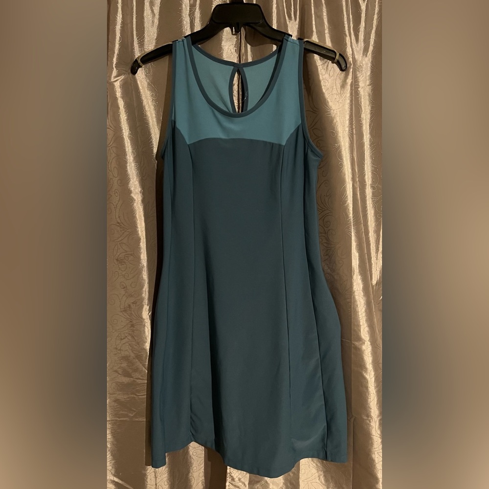 Mondetta Women's Sleeveless Dress Medium w/keyhole back, shelf bra and, pockets